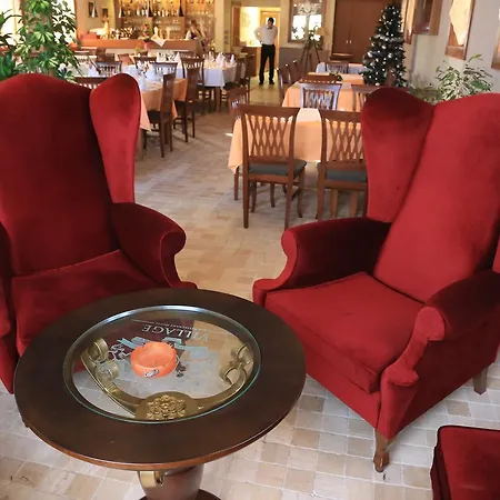 Village Hotel 4*